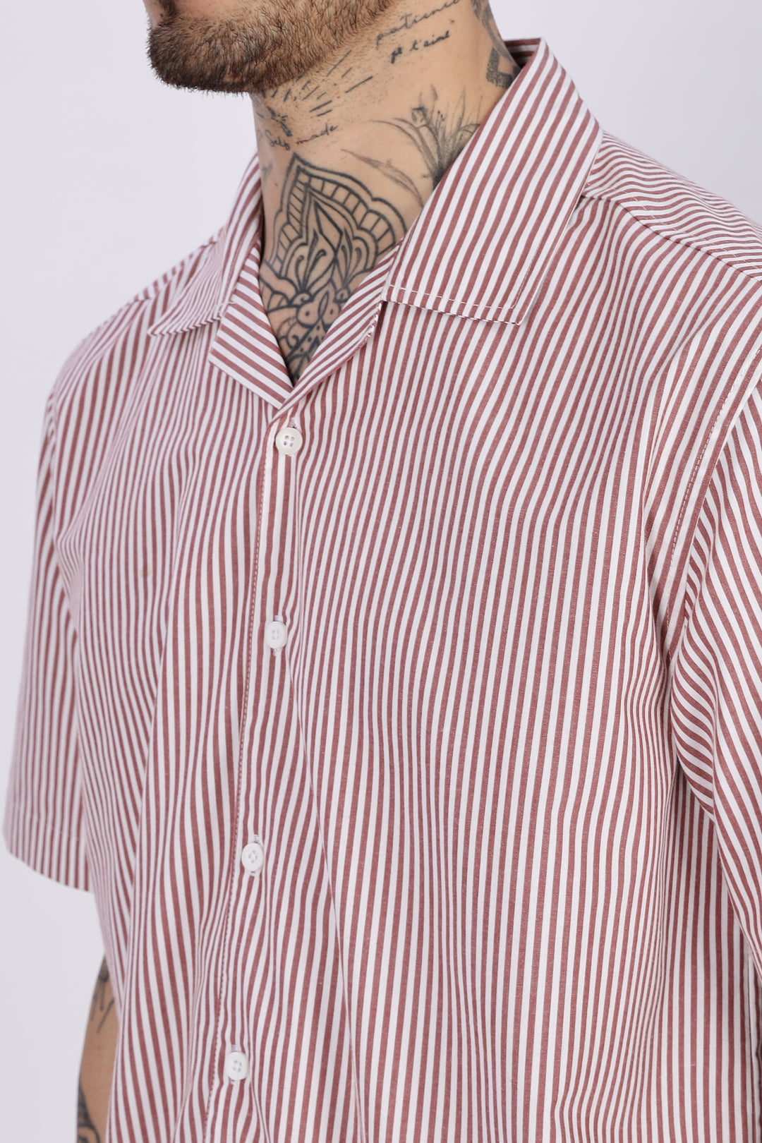 Holiday Chair : Embroidery Cuban Shirt