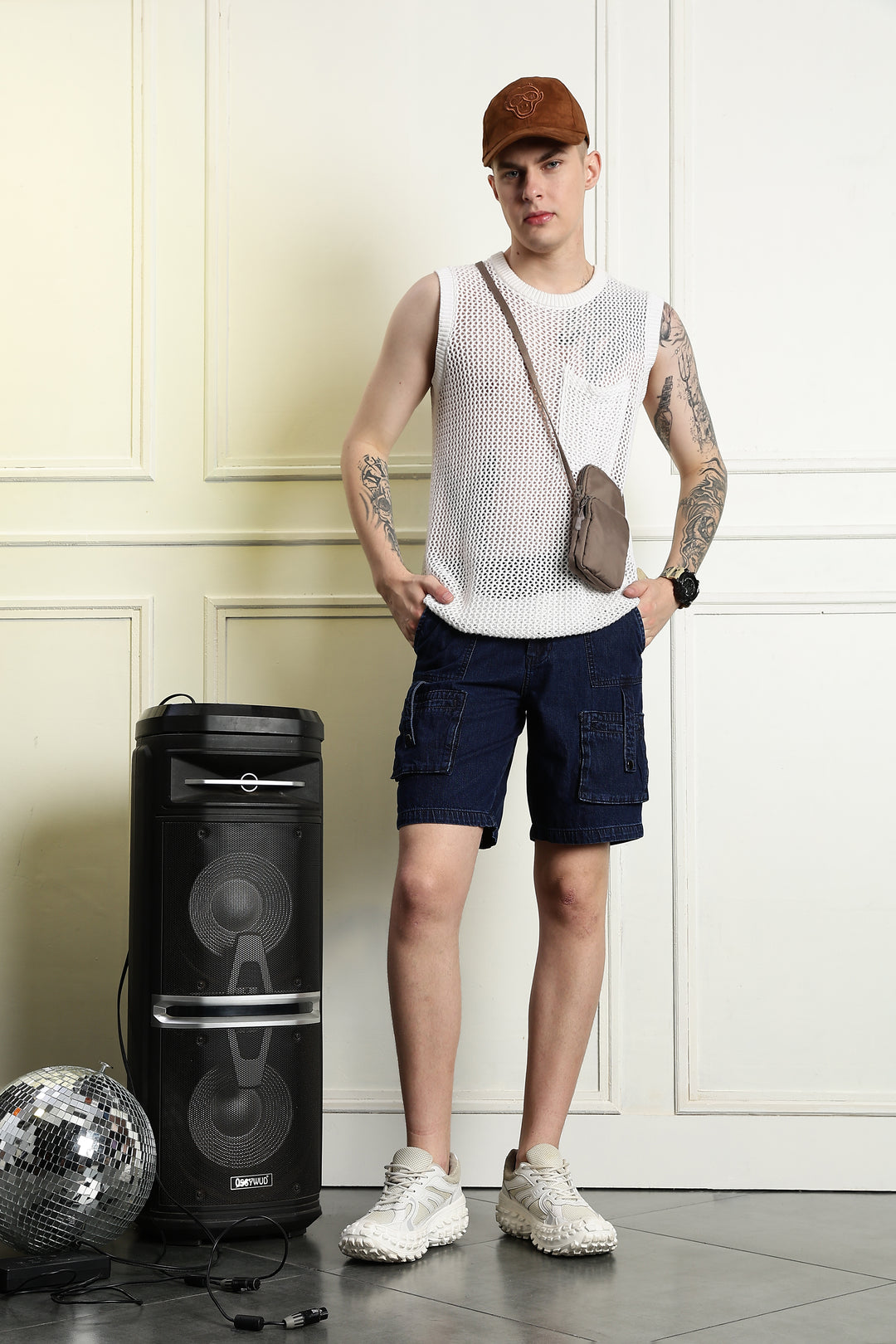 Street style washed denim shorts