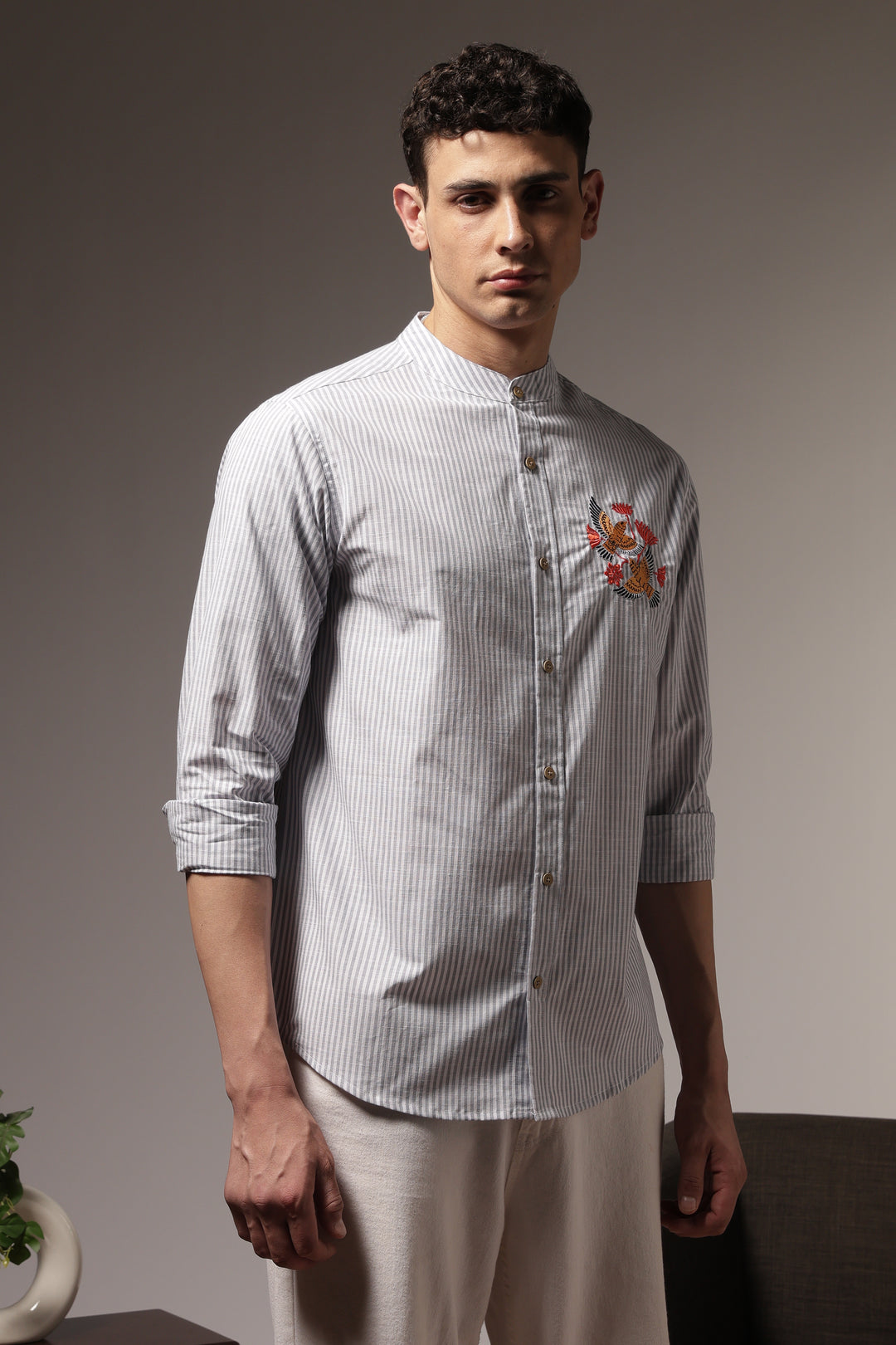 Songbird : Mandarin Collar Embroidery Shirt