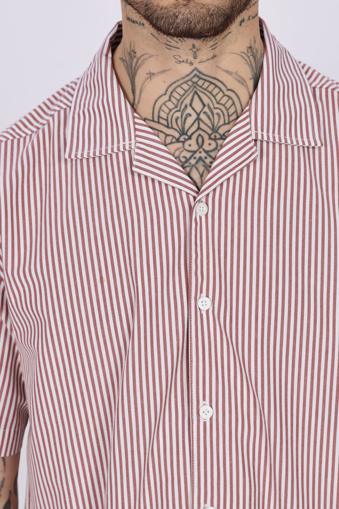 Holiday Chair : Embroidery Cuban Shirt