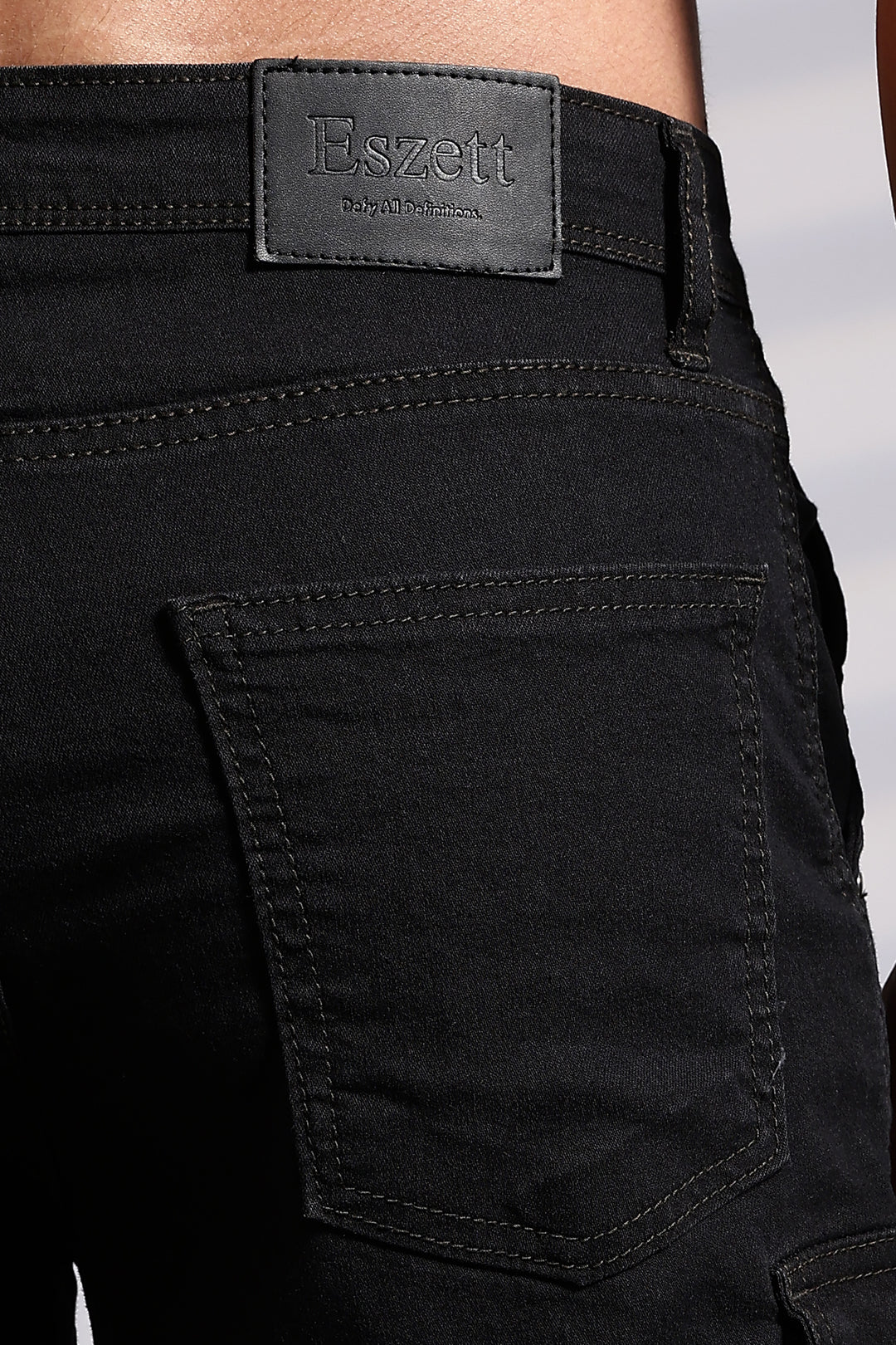Regular Fit: Twin Pockets Cargo Shorts