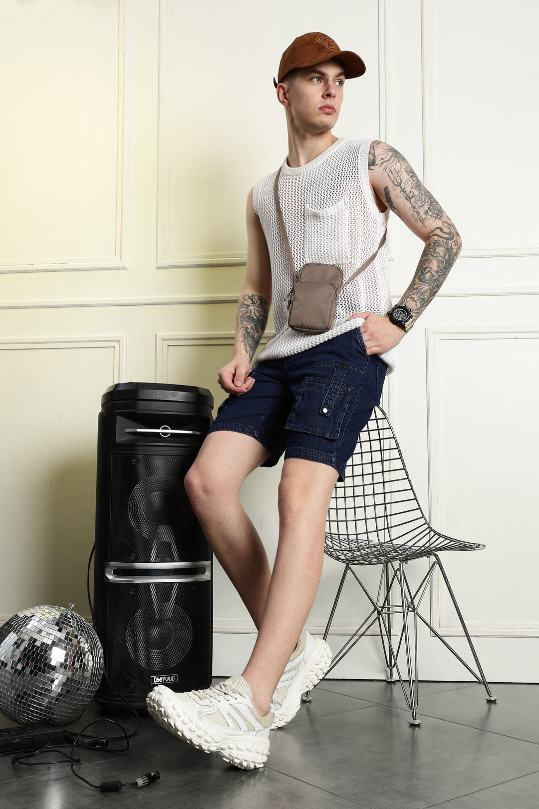 Street style washed denim shorts