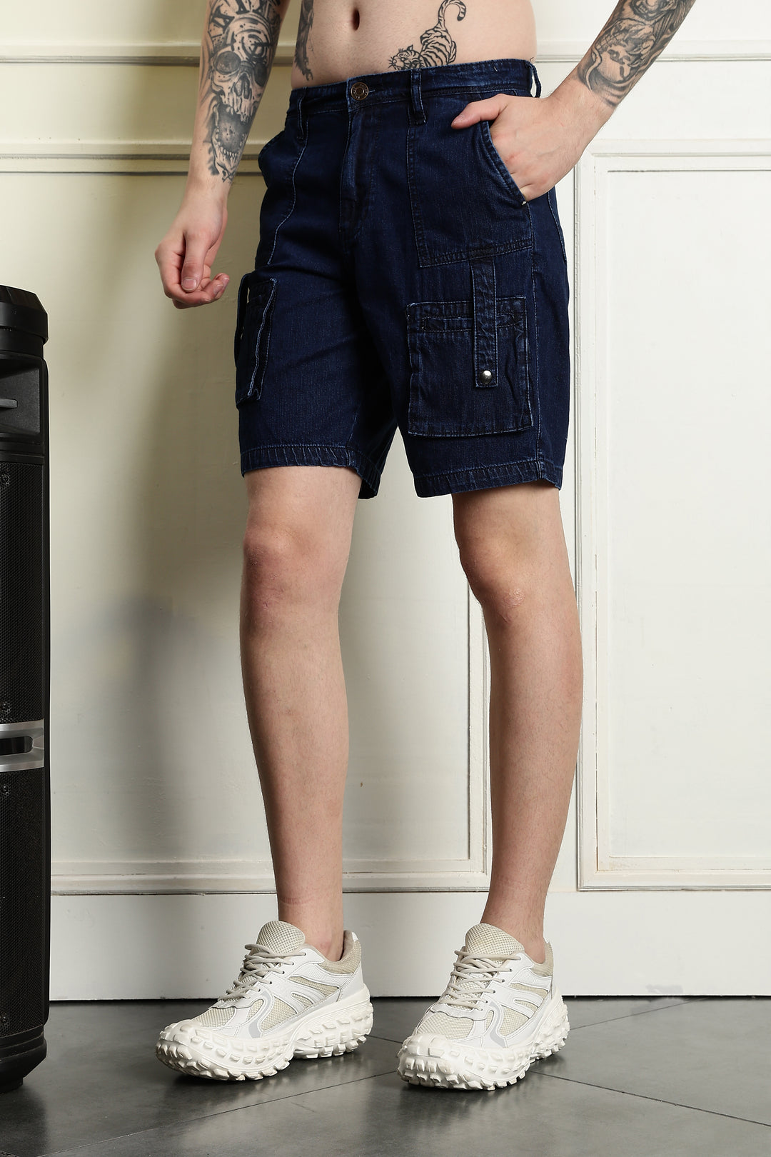 Street style washed denim shorts