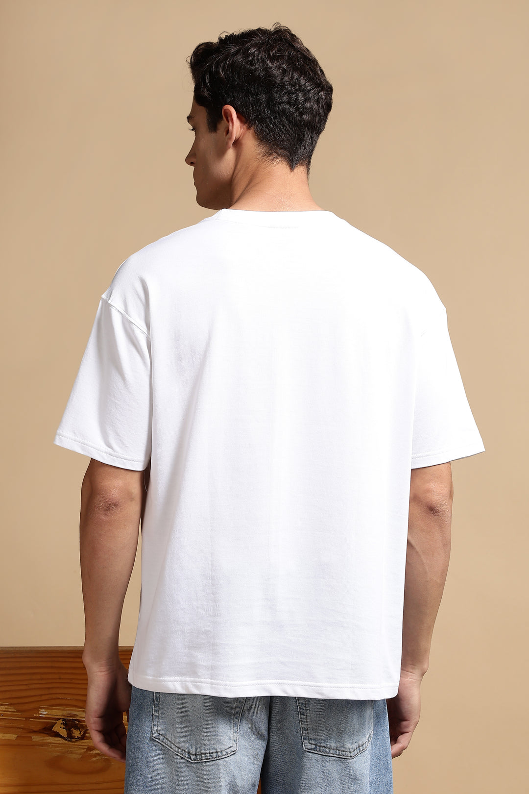 Suspect: White Oversized T-shirt