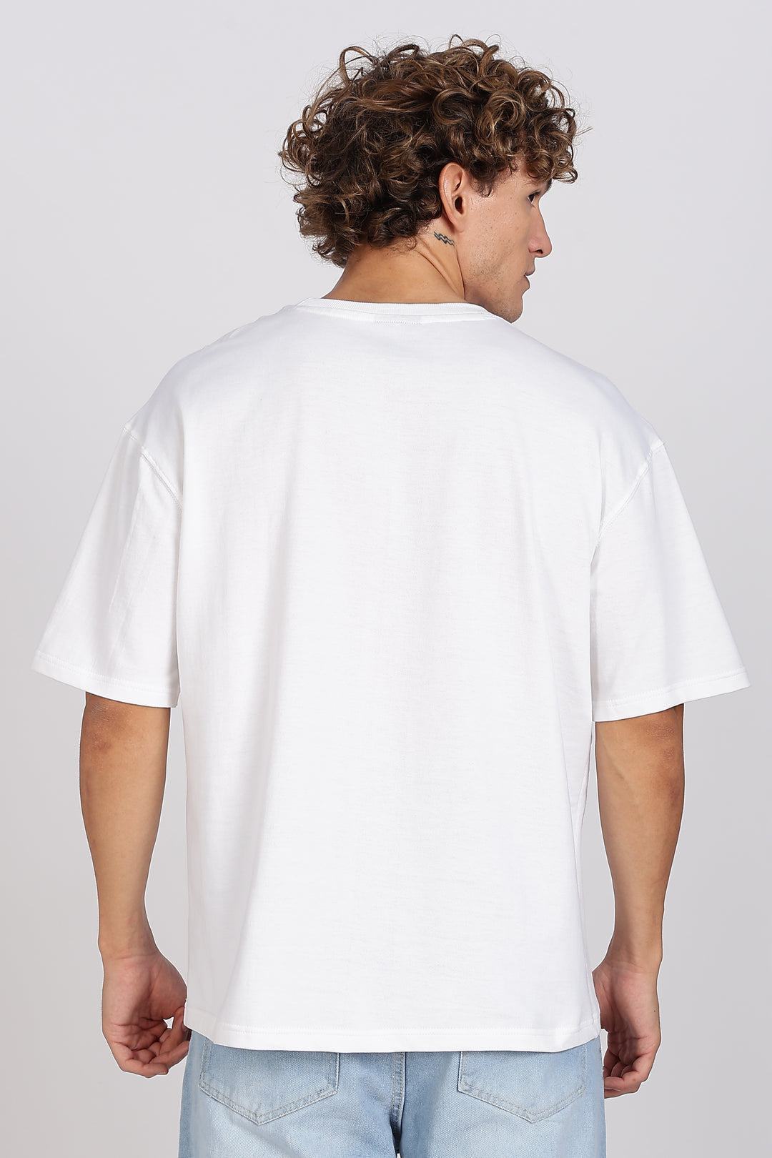 Suspect: White Oversized T-shirt