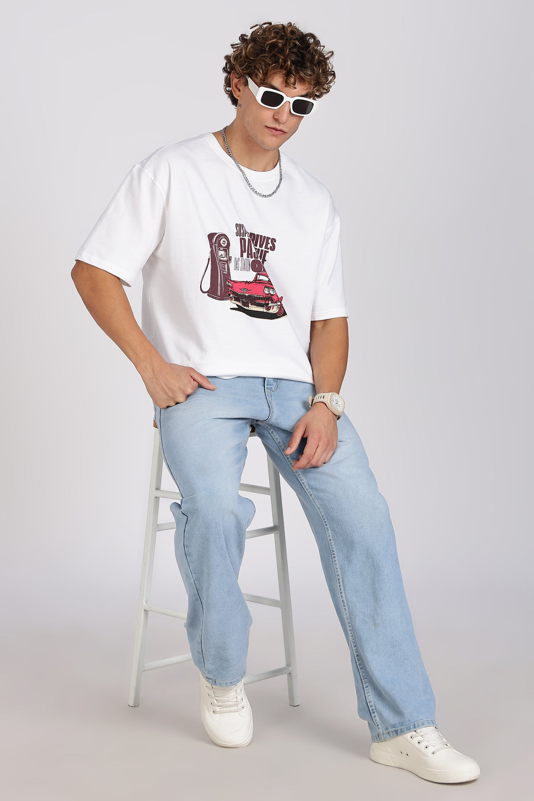 Suspect: White Oversized T-shirt