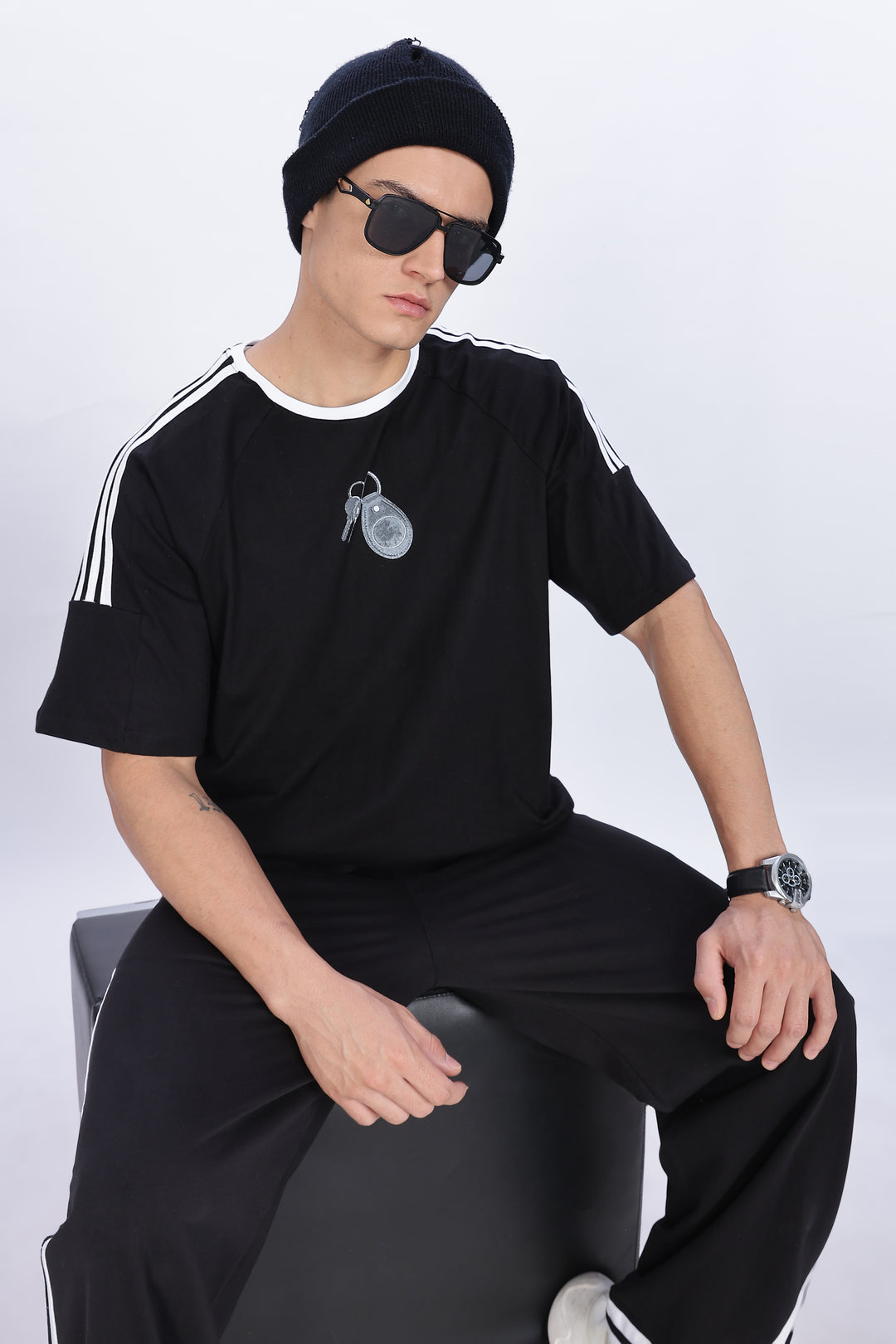 Grey Keychain: Black Oversized T-shirt