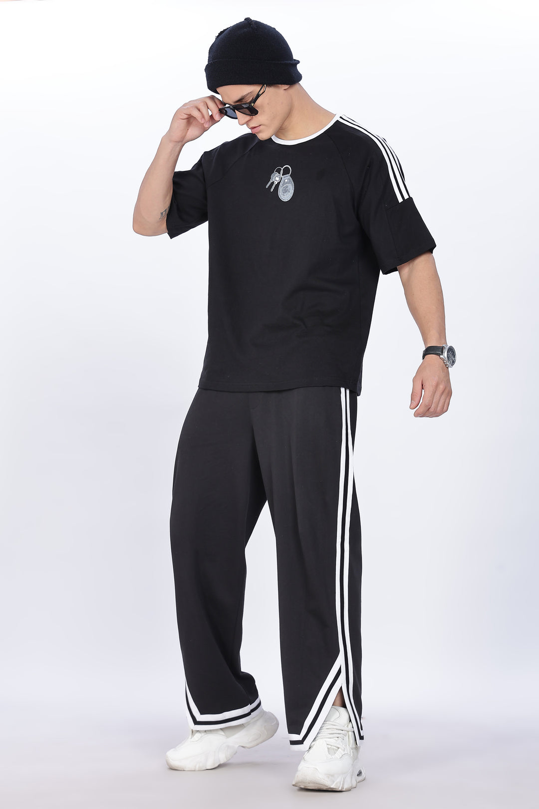 Grey Keychain: Black Oversized T-shirt