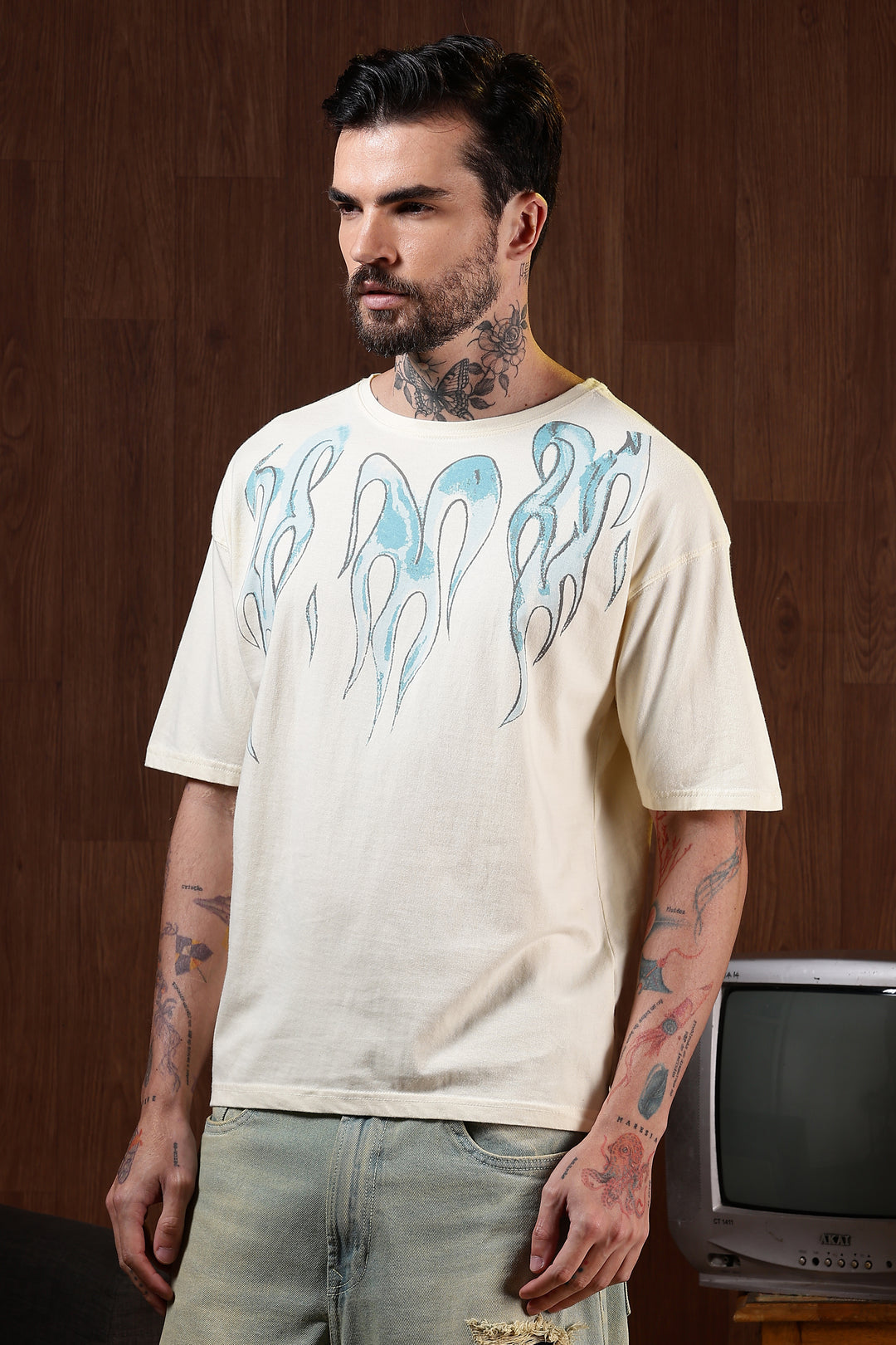 Blue Flames: cream Oversized T-shirt