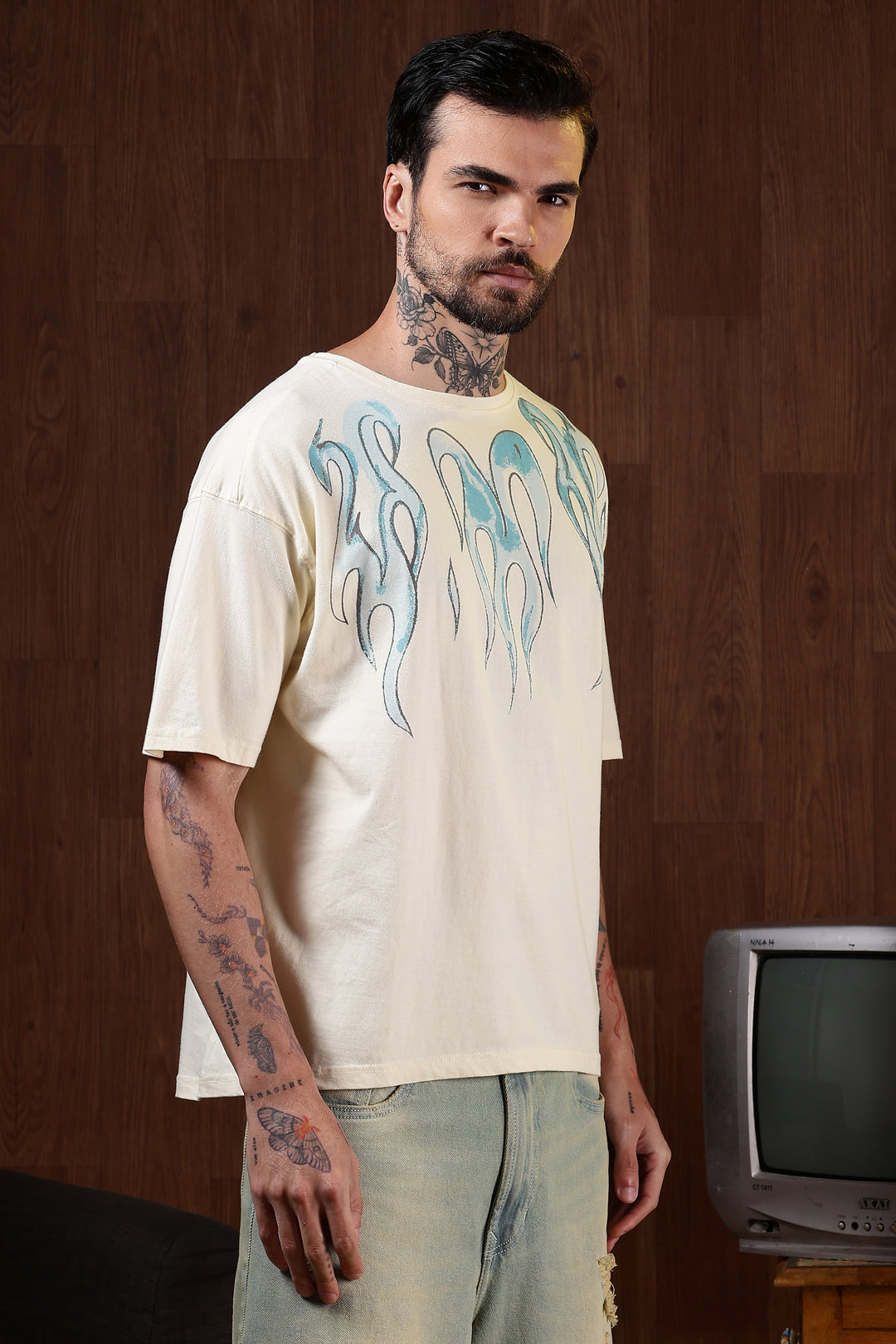 Blue Flames: cream Oversized T-shirt