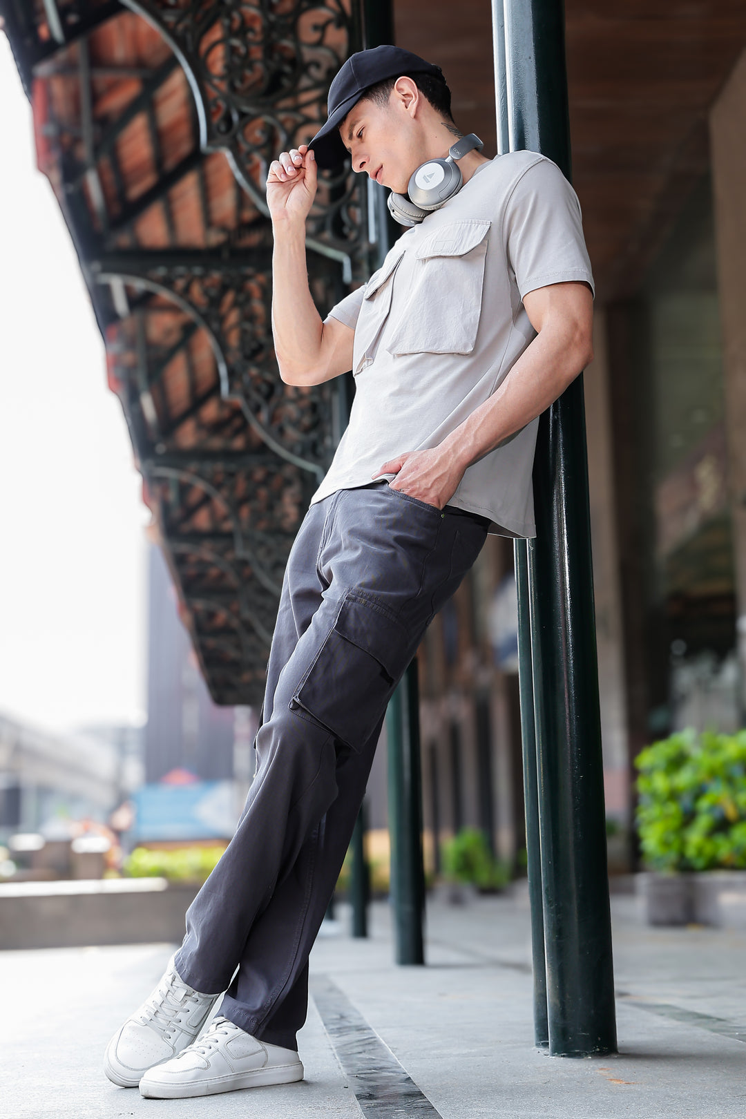 Essentials : Grey Cargo Pants