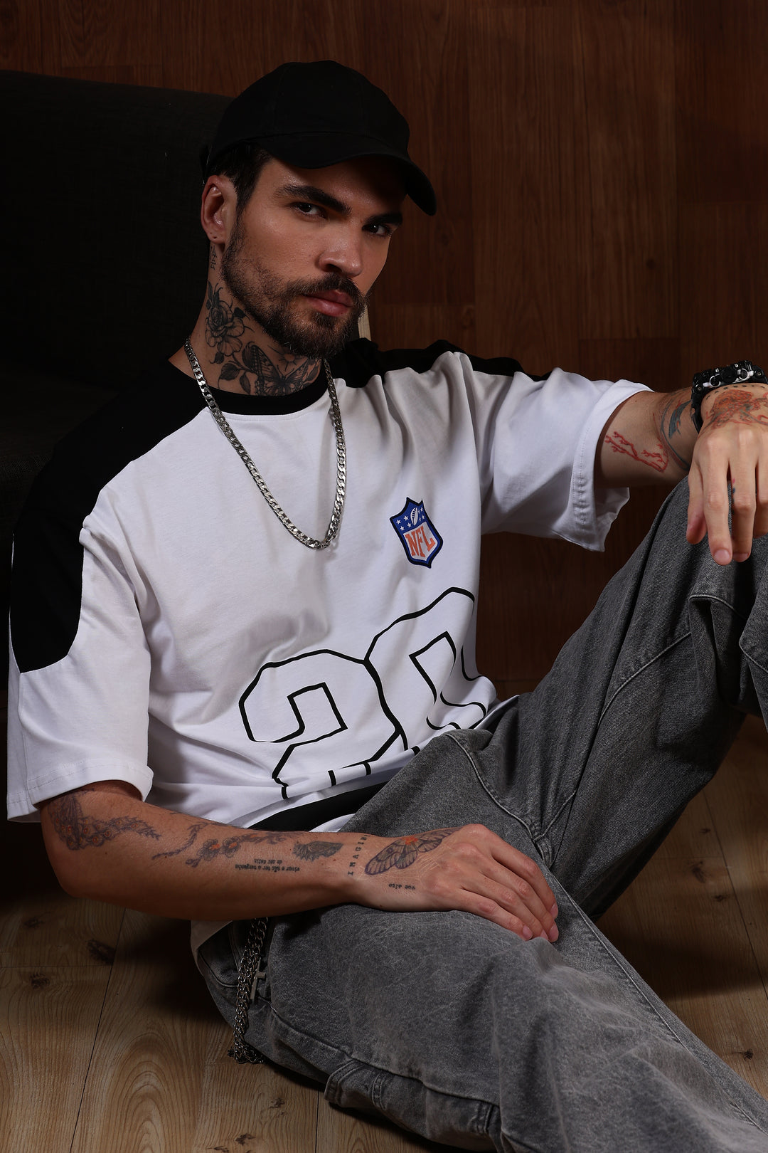 NFL: Black & White Oversized T-shirt
