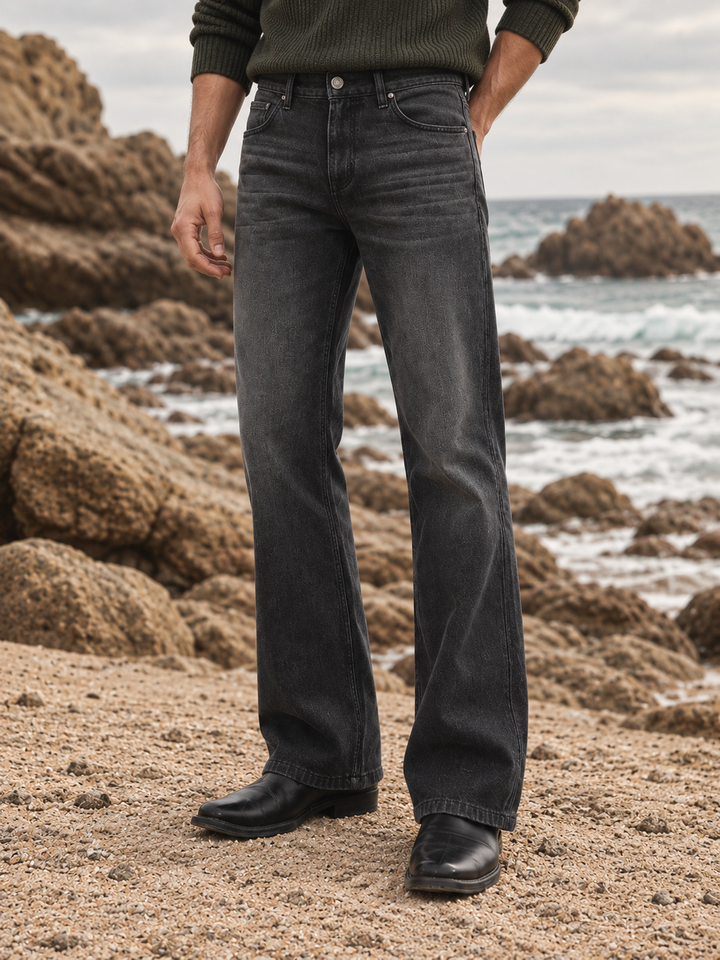 Bootcut : Black Washed Jeans