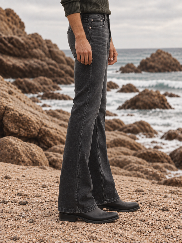Bootcut : Black Washed Jeans