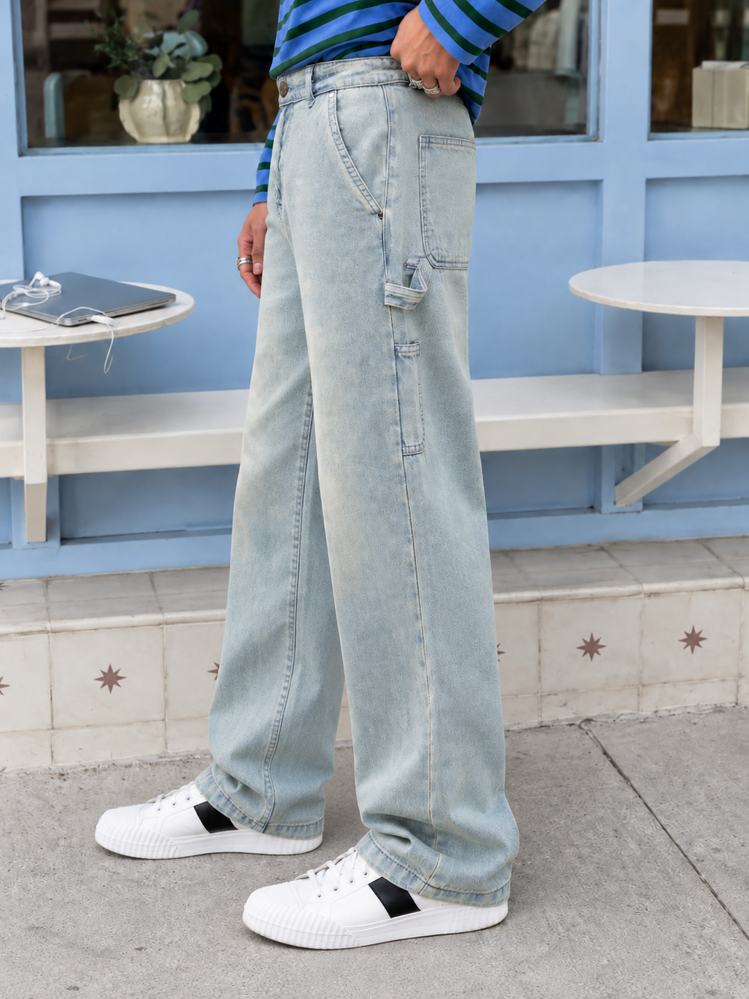 Light Blue Baggy Jeans Street Style