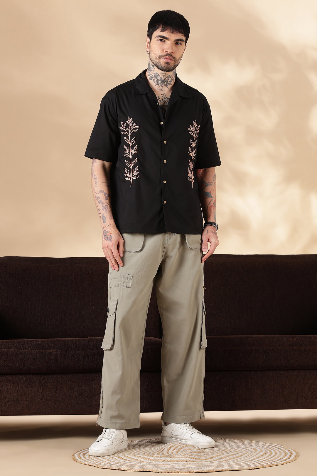 Root : Embroidery Black Shirt