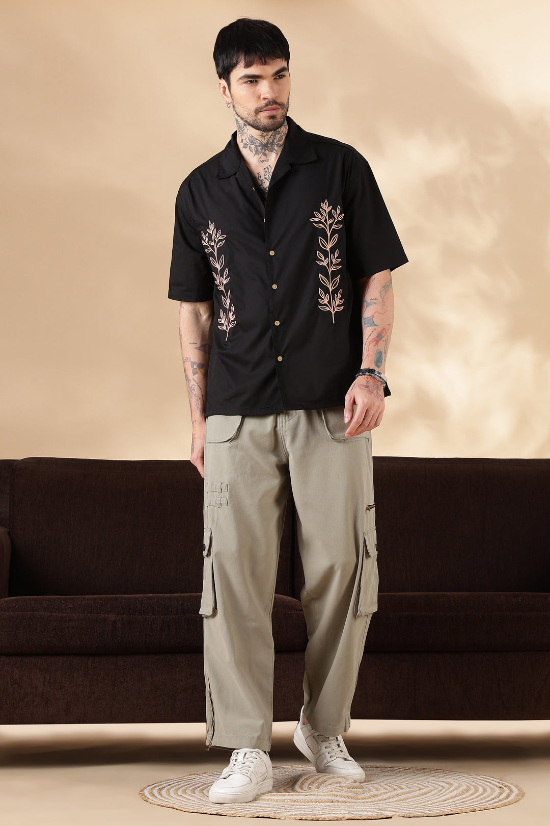 Root : Embroidery Black Shirt