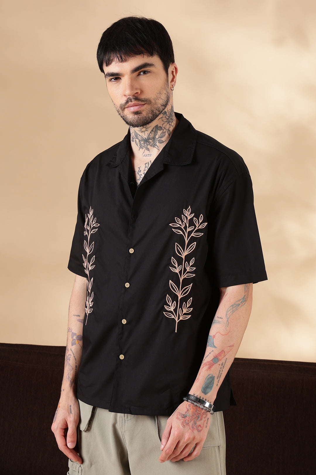 Root : Embroidery Black Shirt