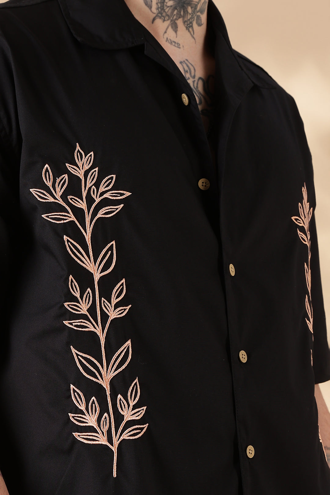 Root : Embroidery Black Shirt
