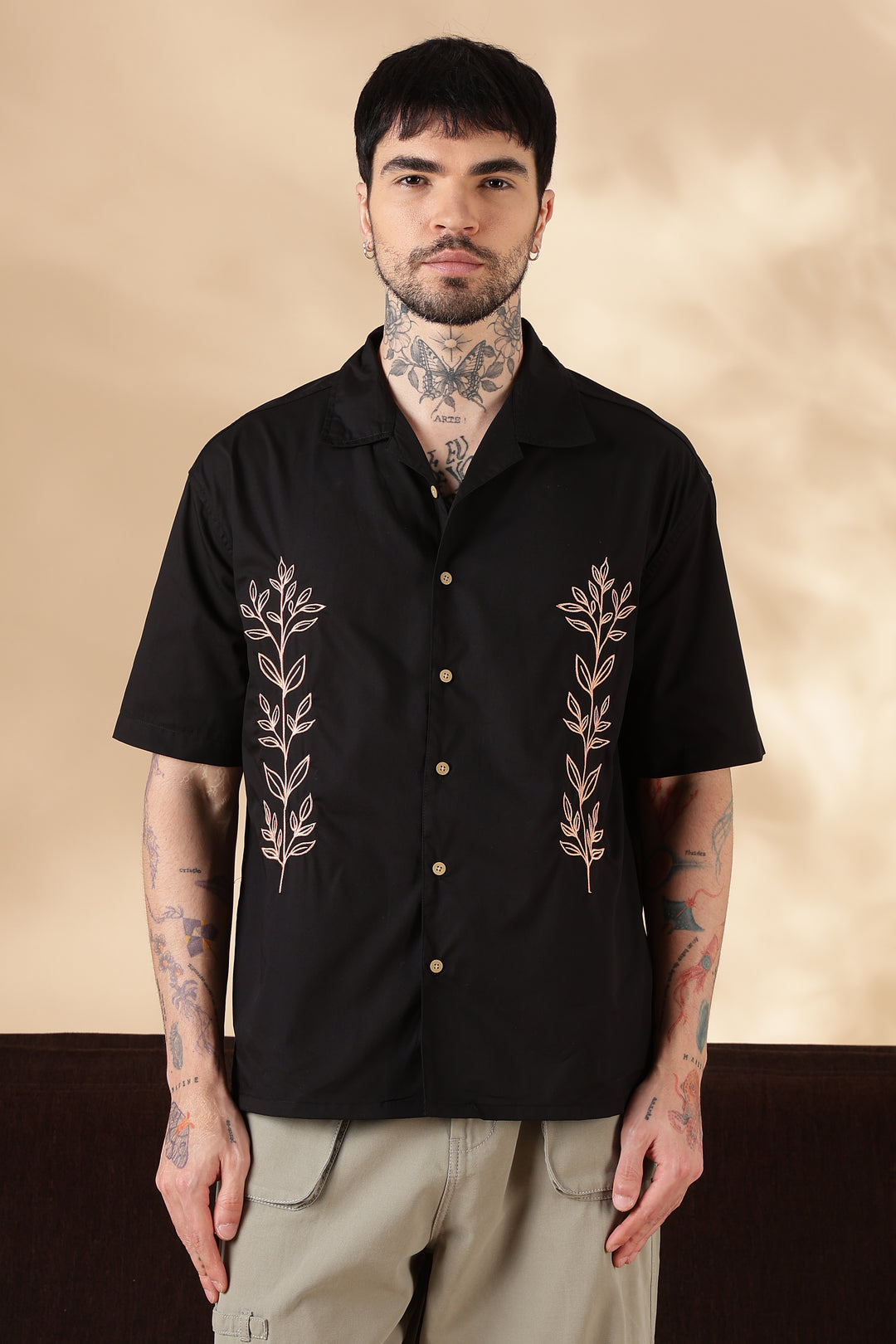 Root : Embroidery Black Shirt