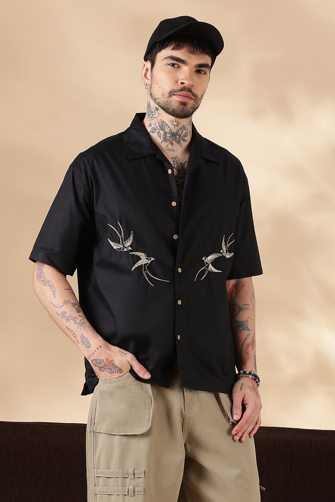 Colony : Embroidery Black Shirt