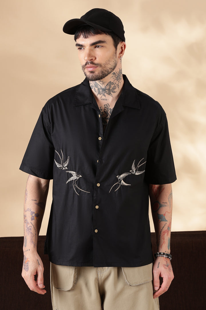 Colony : Embroidery Black Shirt
