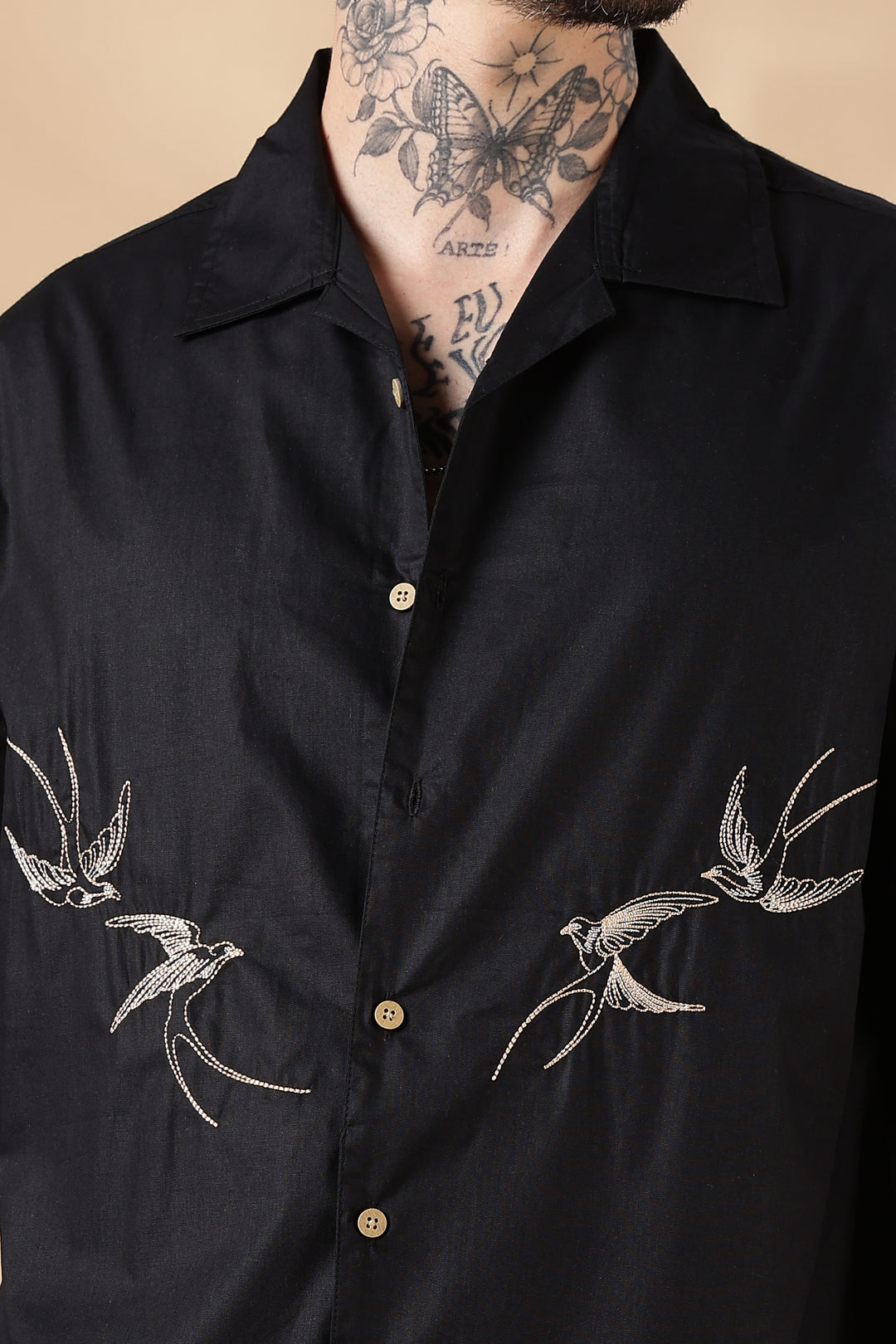 Colony : Embroidery Black Shirt