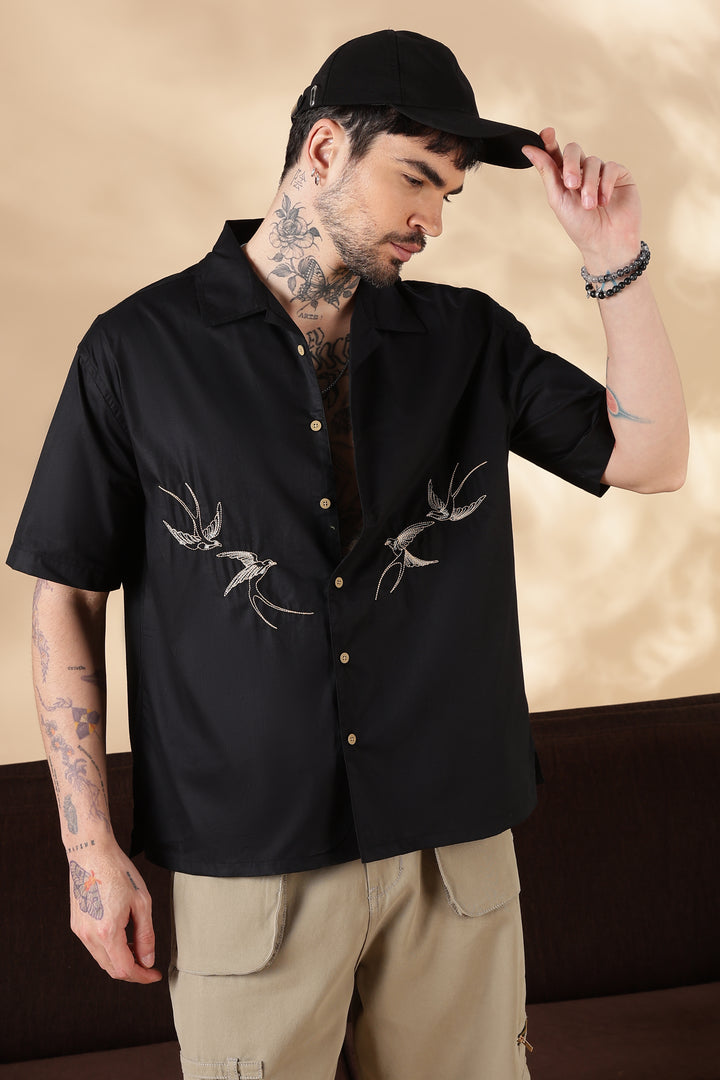 Colony : Embroidery Black Shirt
