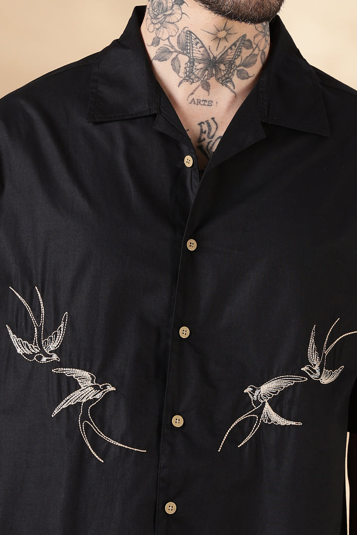 Colony : Embroidery Black Shirt