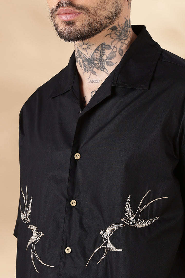 Colony : Embroidery Black Shirt