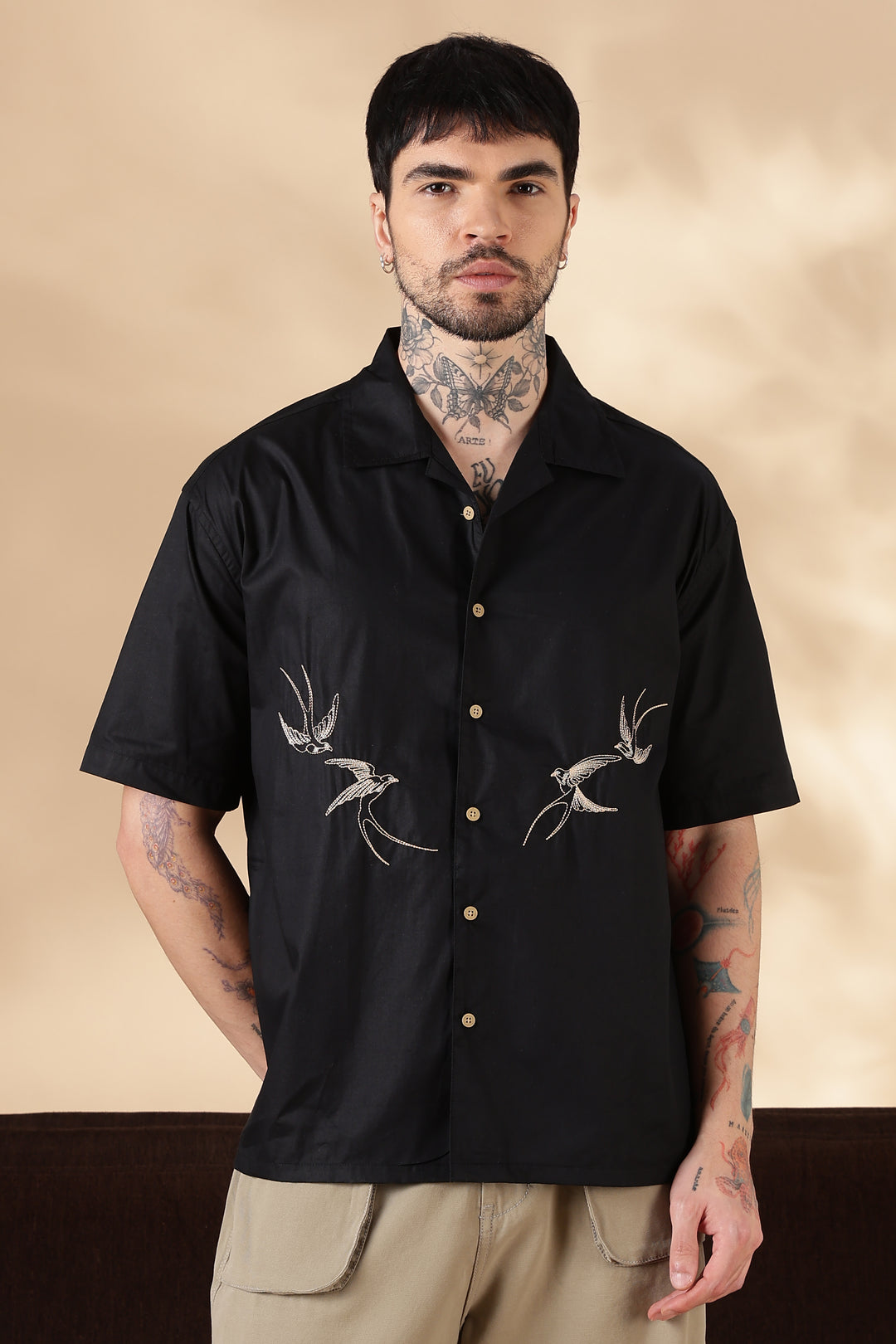 Colony : Embroidery Black Shirt