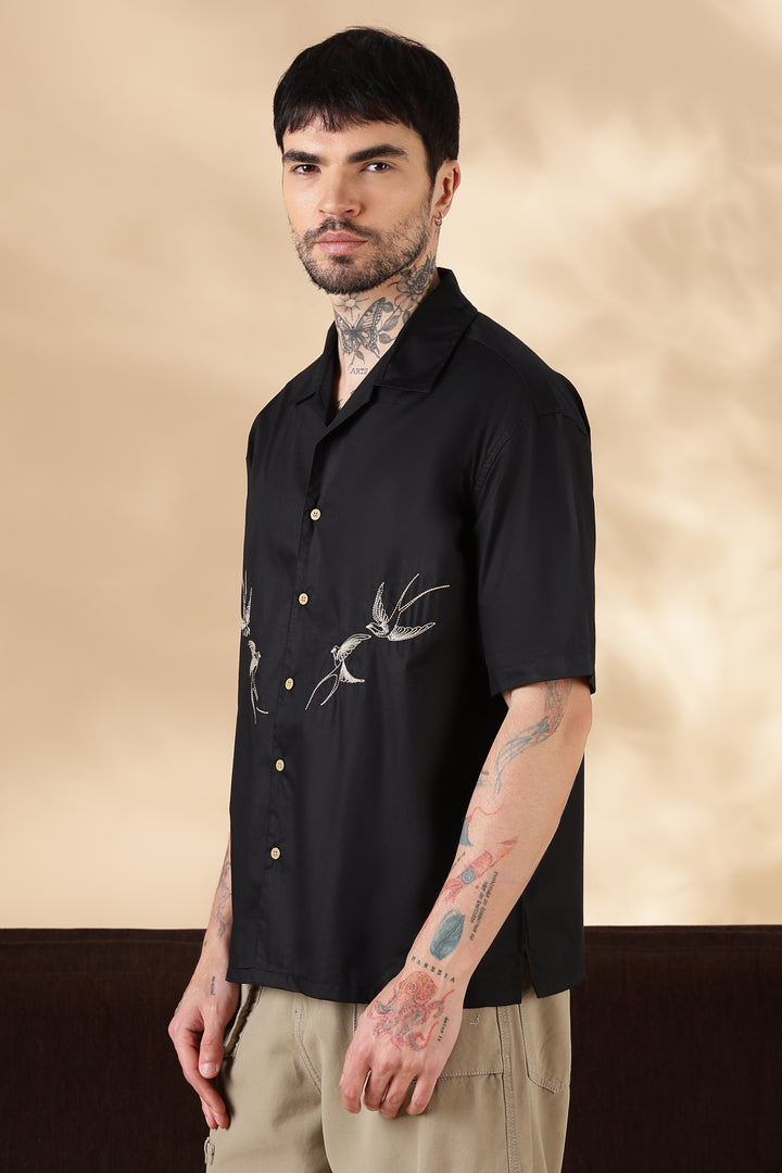 Colony : Embroidery Black Shirt