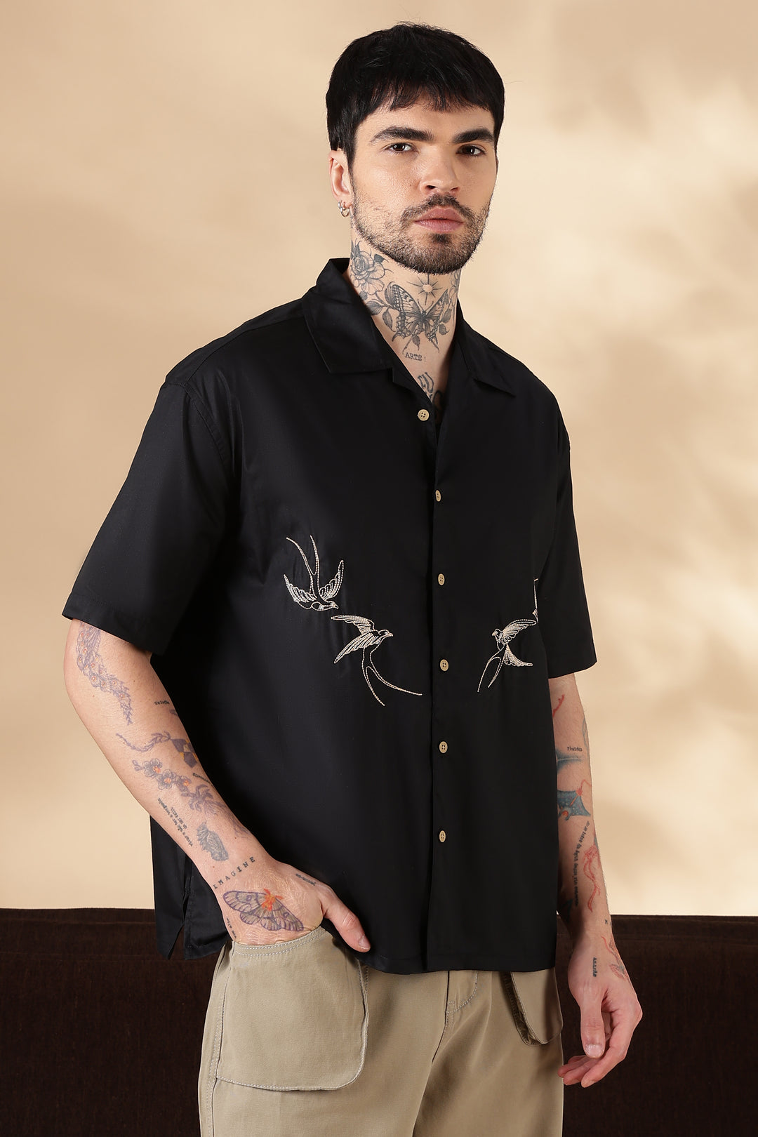 Colony : Embroidery Black Shirt