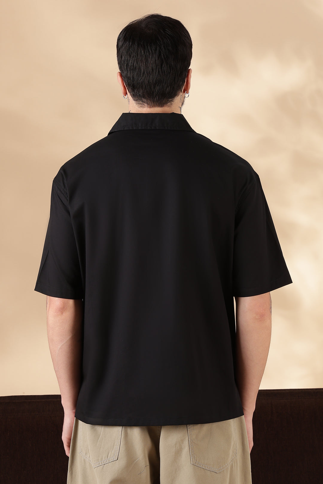 Colony : Embroidery Black Shirt