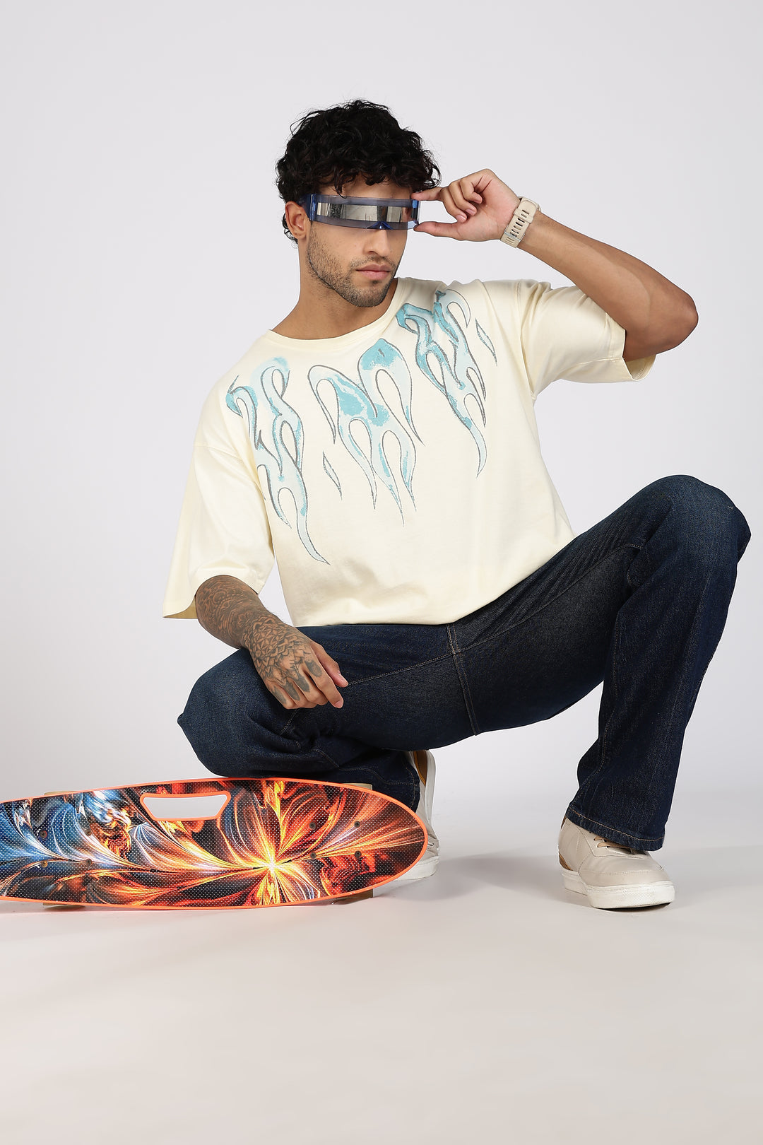 Blue Flames: cream Oversized T-shirt